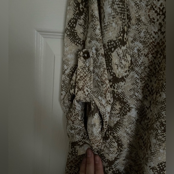 Snake print button up blouse 🐍 - Picture 5 of 7
